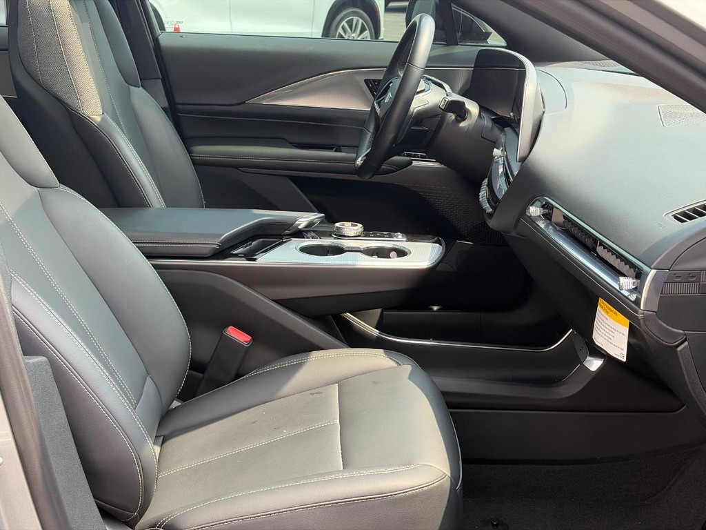 Cadillac LYRIQ Vehicle Full-screen Gallery Image 19