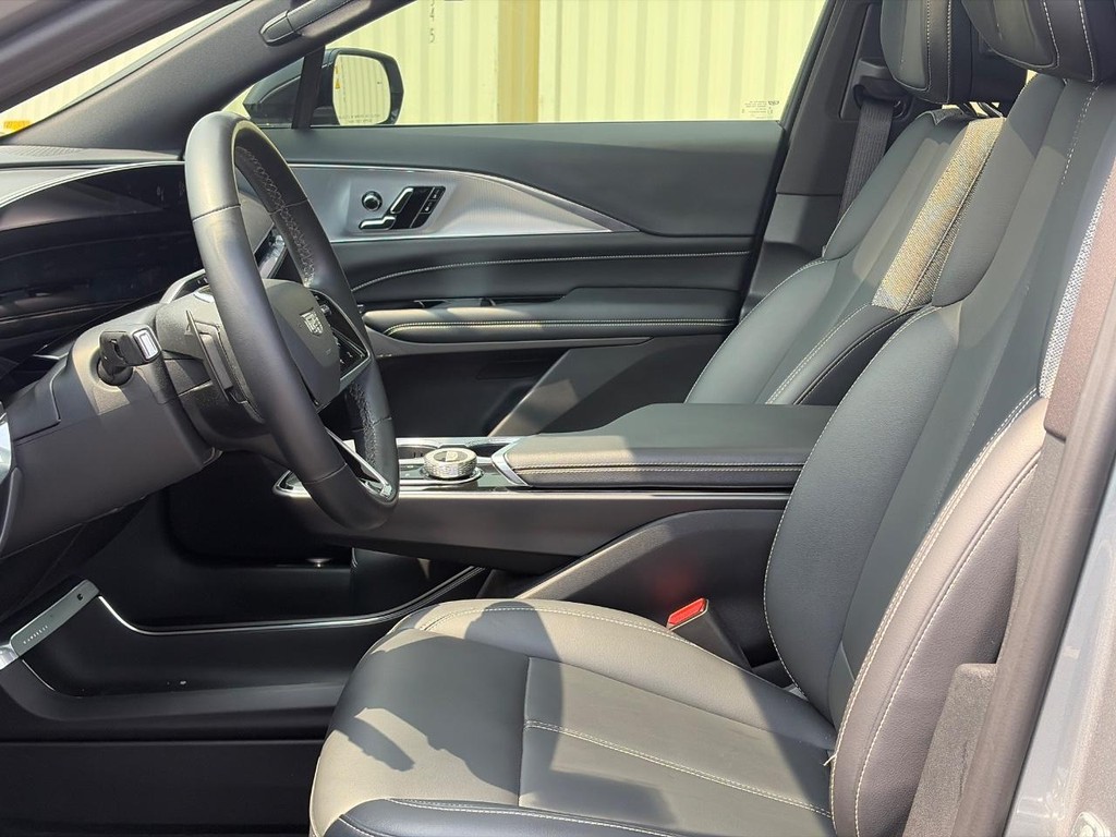 Cadillac LYRIQ Vehicle Full-screen Gallery Image 20