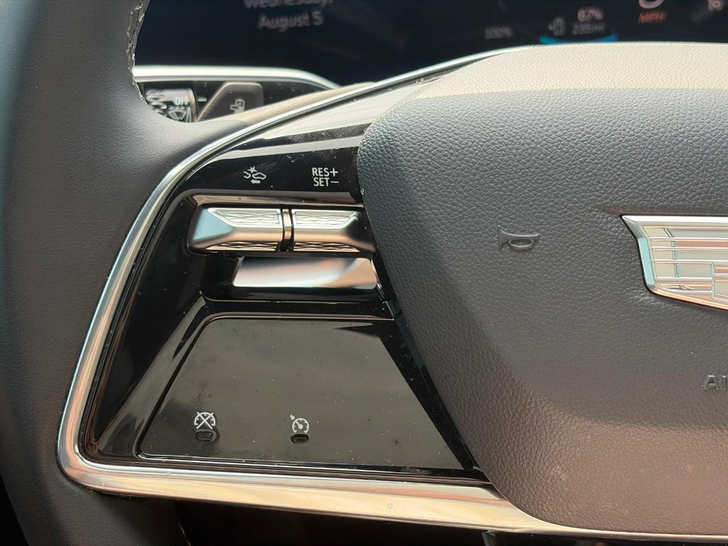 Cadillac LYRIQ Vehicle Full-screen Gallery Image 25