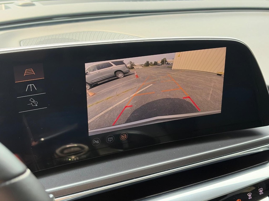 Cadillac LYRIQ Vehicle Full-screen Gallery Image 30