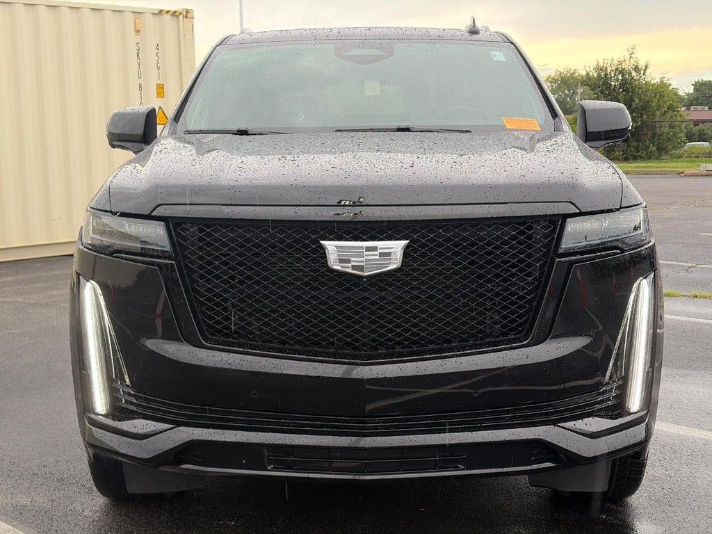 Cadillac Escalade Vehicle Full-screen Gallery Image 02