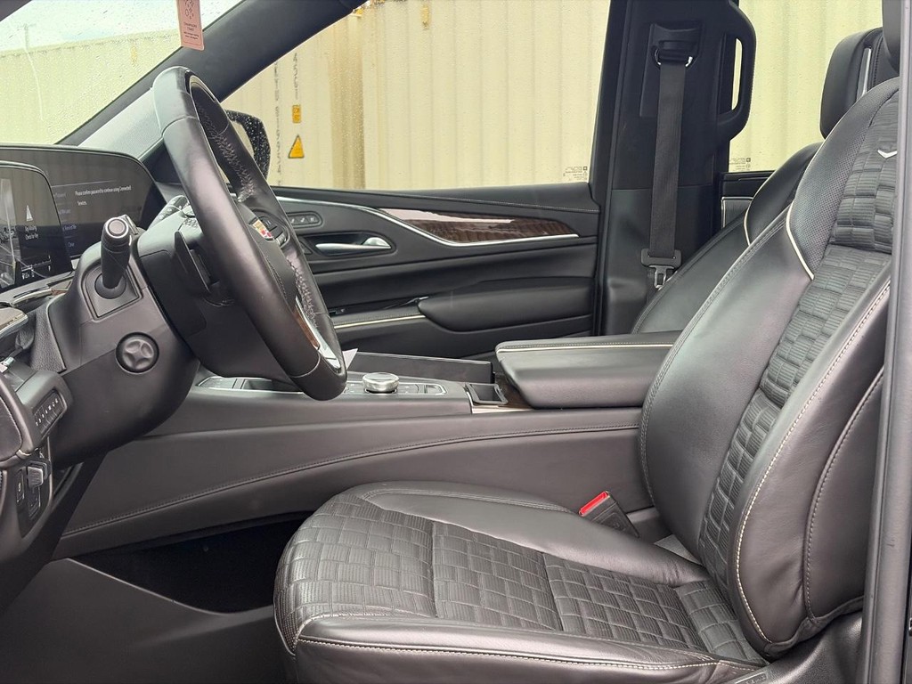 Cadillac Escalade Vehicle Full-screen Gallery Image 04