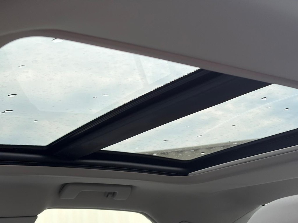 Cadillac CTS Sedan Vehicle Full-screen Gallery Image 05