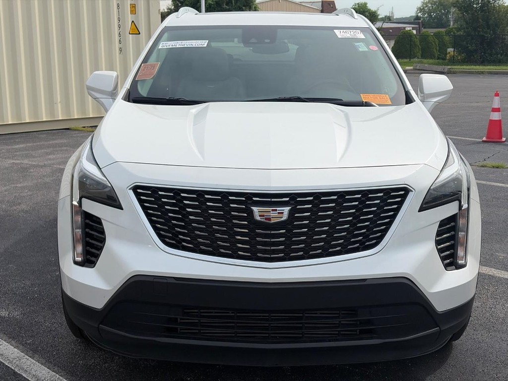 Cadillac XT4 Vehicle Full-screen Gallery Image 02