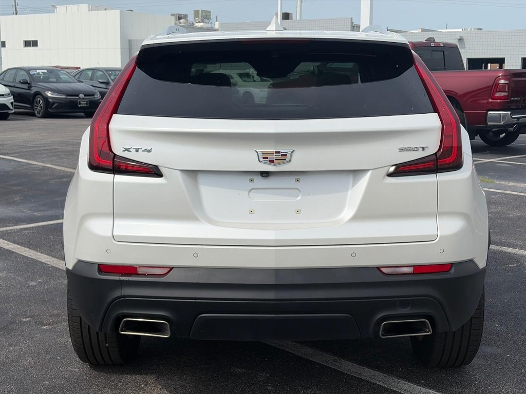 Cadillac XT4 Vehicle Full-screen Gallery Image 03