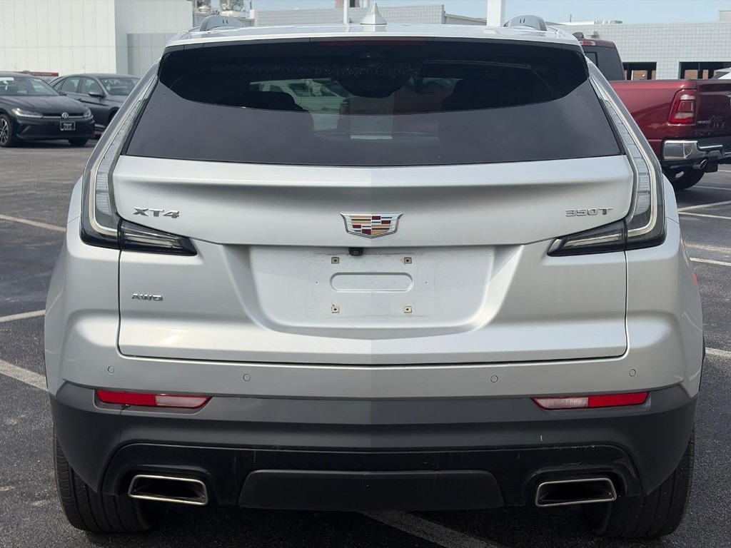 Cadillac XT4 Vehicle Full-screen Gallery Image 03
