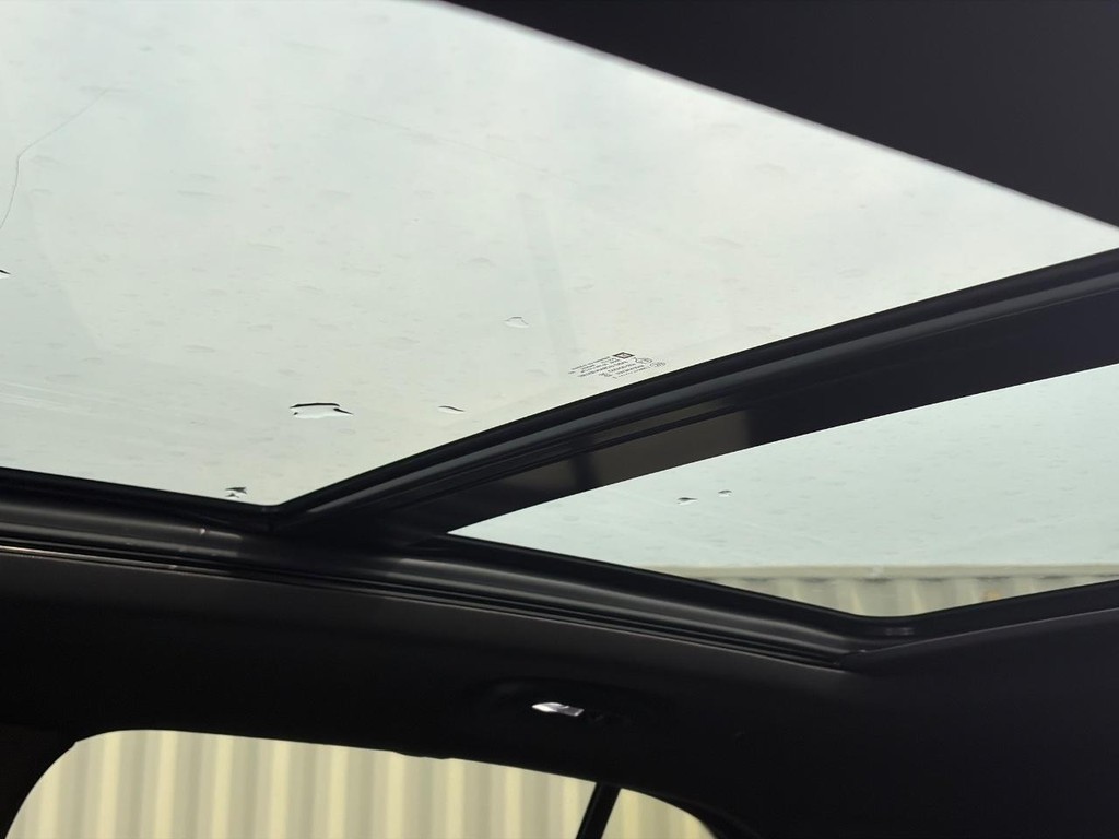 Cadillac XT4 Vehicle Full-screen Gallery Image 05