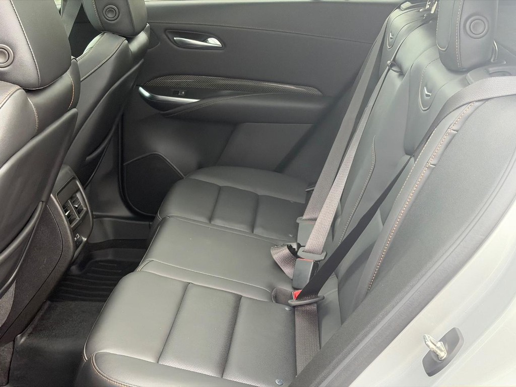 Cadillac XT4 Vehicle Full-screen Gallery Image 10
