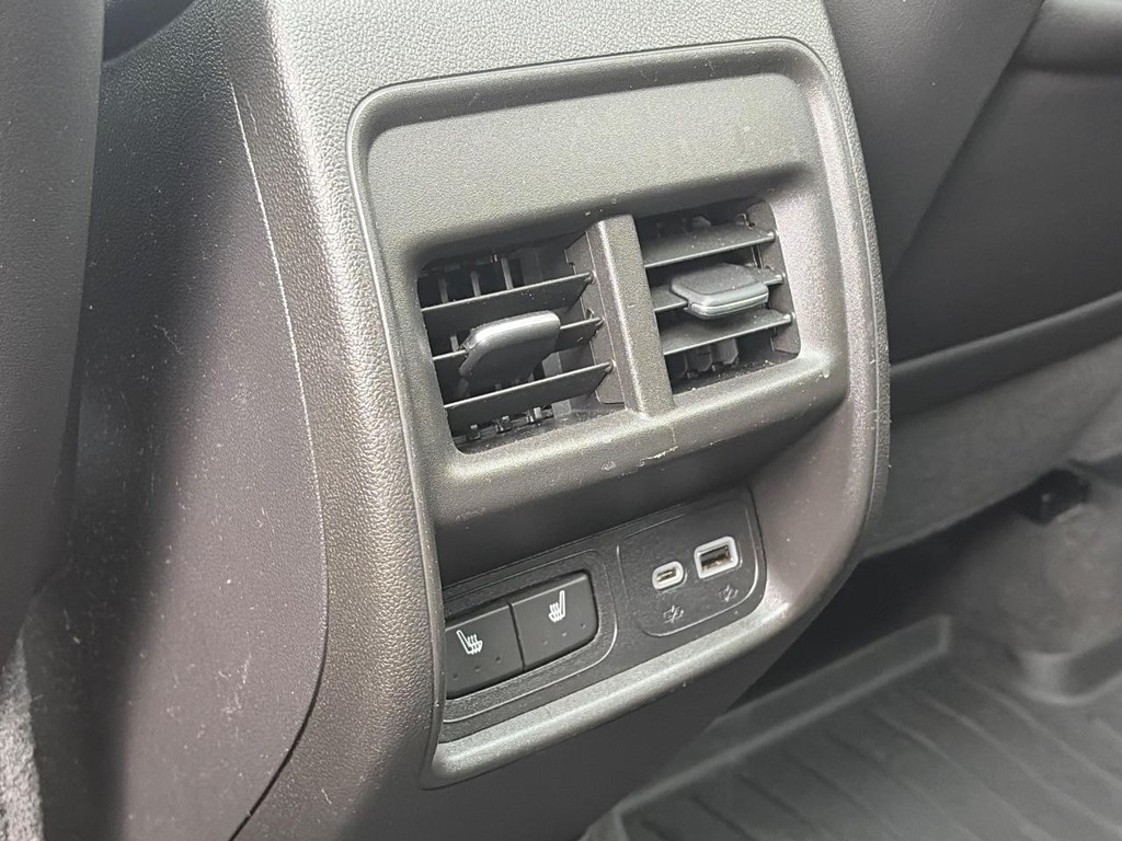Cadillac XT4 Vehicle Full-screen Gallery Image 11