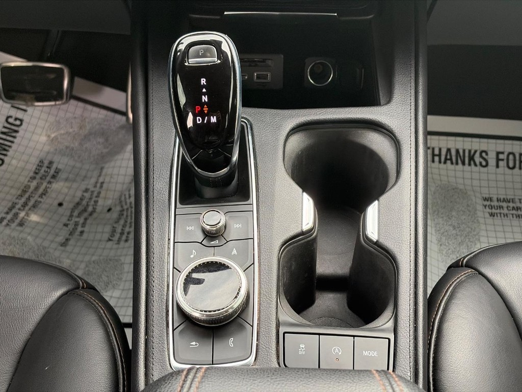 Cadillac XT4 Vehicle Full-screen Gallery Image 16