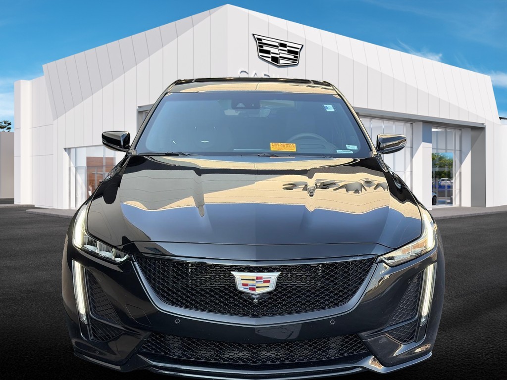 Cadillac CT5-V Vehicle Full-screen Gallery Image 02