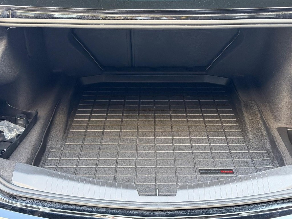 Cadillac CT5-V Vehicle Full-screen Gallery Image 04