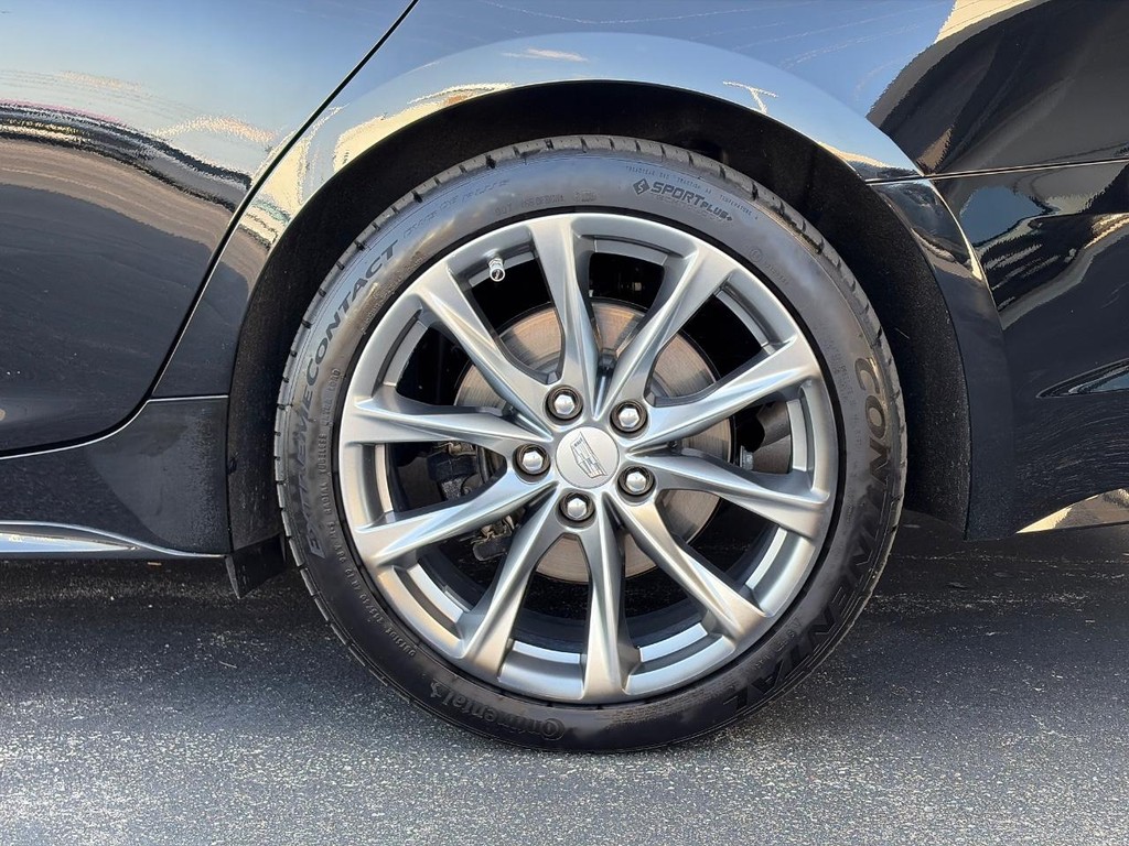 Cadillac CT5-V Vehicle Full-screen Gallery Image 06