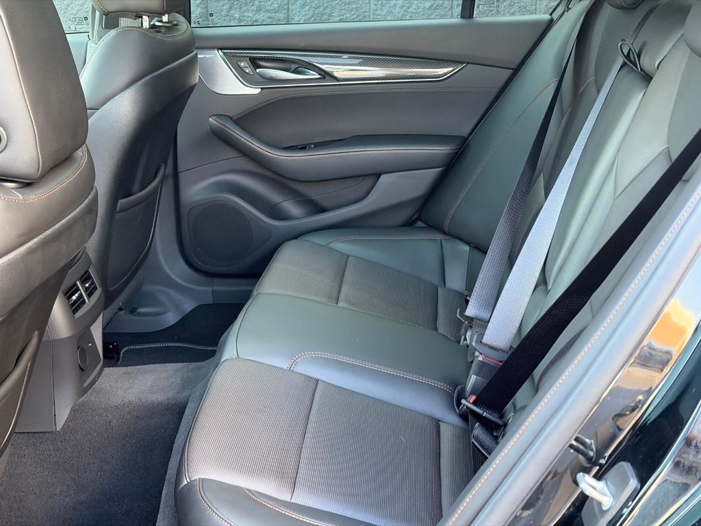 Cadillac CT5-V Vehicle Full-screen Gallery Image 07