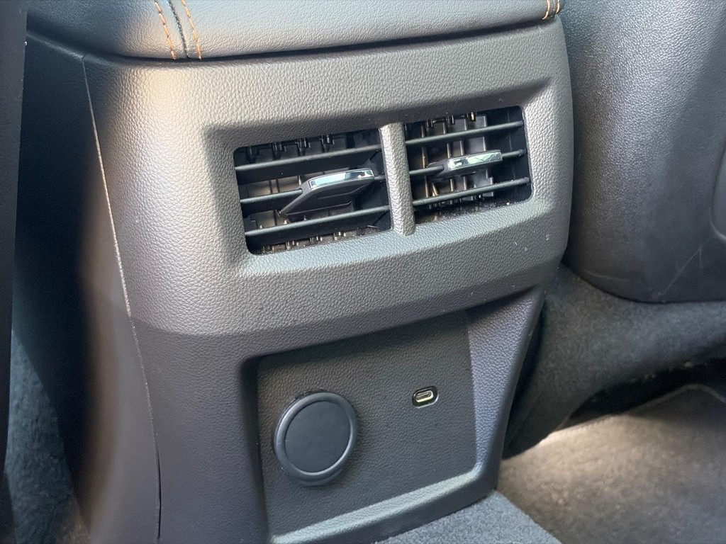 Cadillac CT5-V Vehicle Full-screen Gallery Image 08