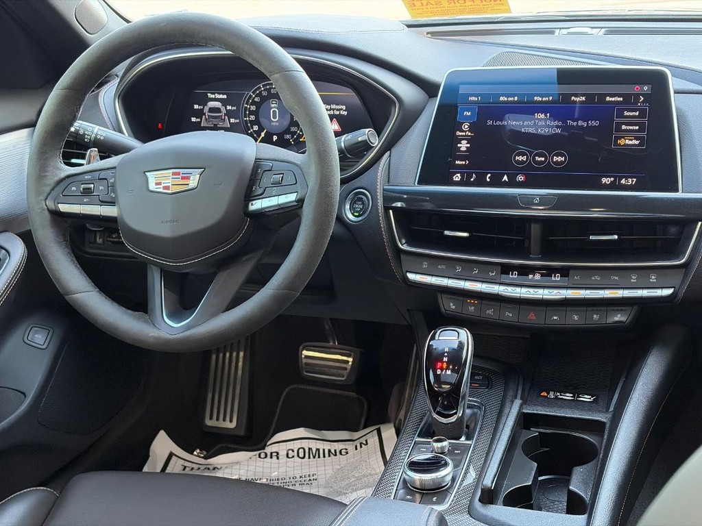 Cadillac CT5-V Vehicle Full-screen Gallery Image 10
