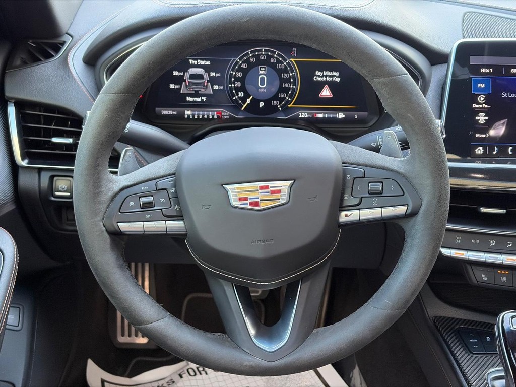 Cadillac CT5-V Vehicle Full-screen Gallery Image 11