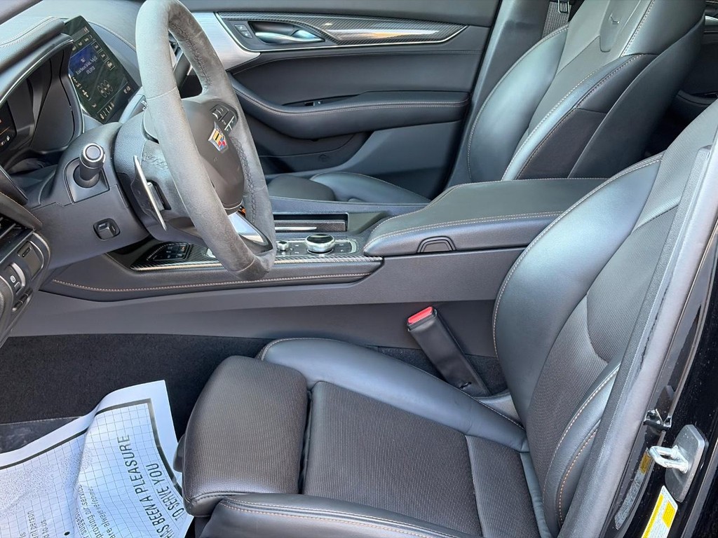 Cadillac CT5-V Vehicle Full-screen Gallery Image 16