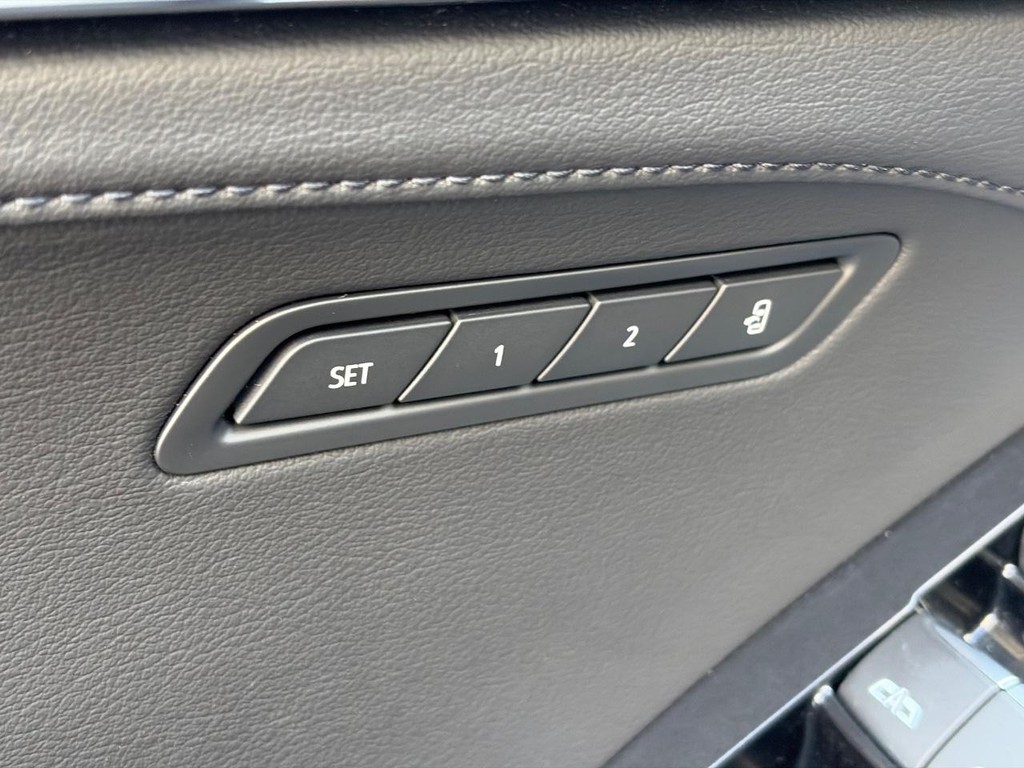 Cadillac CT5-V Vehicle Full-screen Gallery Image 19