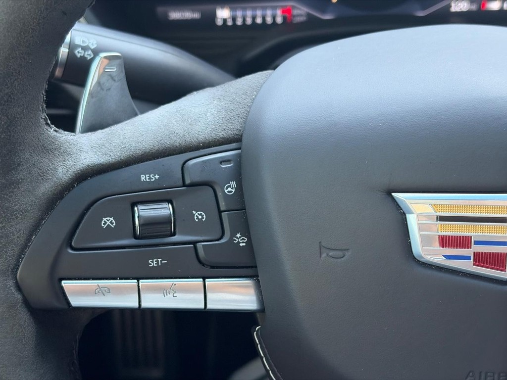 Cadillac CT5-V Vehicle Full-screen Gallery Image 22