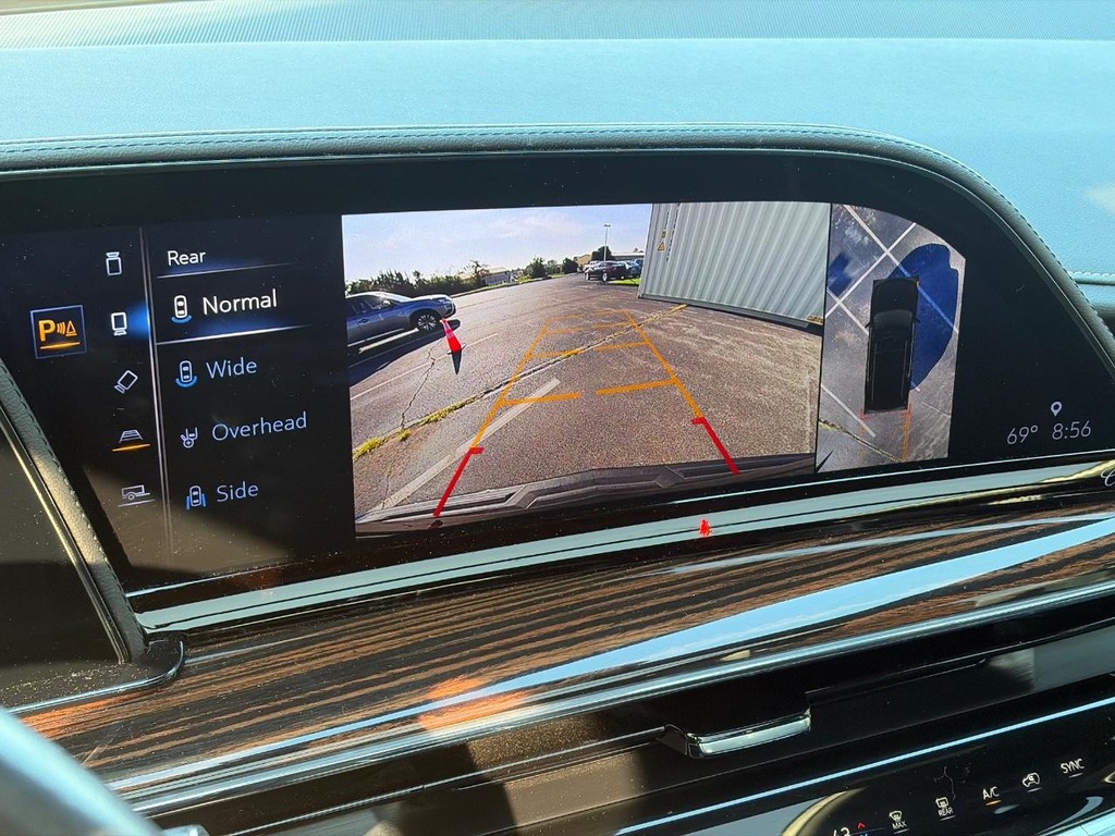 Cadillac Escalade Vehicle Full-screen Gallery Image 07