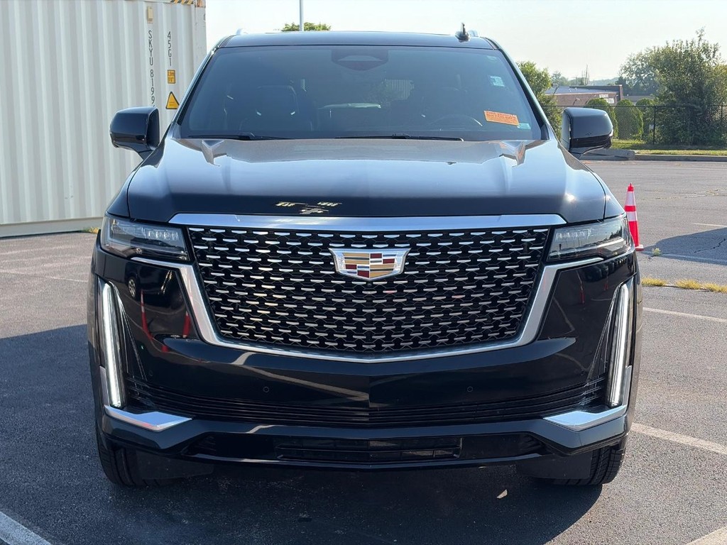 Cadillac Escalade Vehicle Full-screen Gallery Image 08