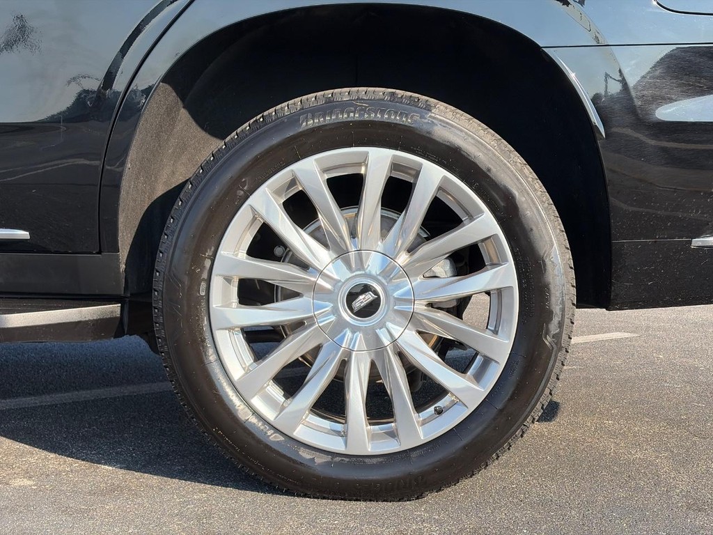 Cadillac Escalade Vehicle Full-screen Gallery Image 09