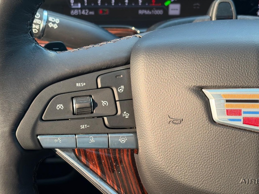 Cadillac Escalade Vehicle Full-screen Gallery Image 28