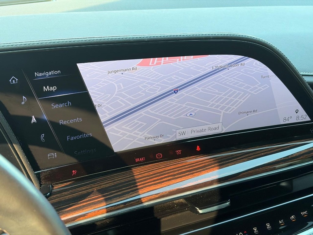 Cadillac Escalade Vehicle Full-screen Gallery Image 32