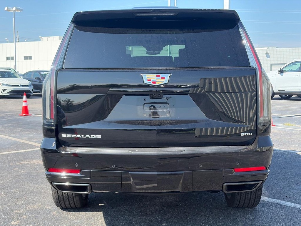 Cadillac Escalade Vehicle Full-screen Gallery Image 03