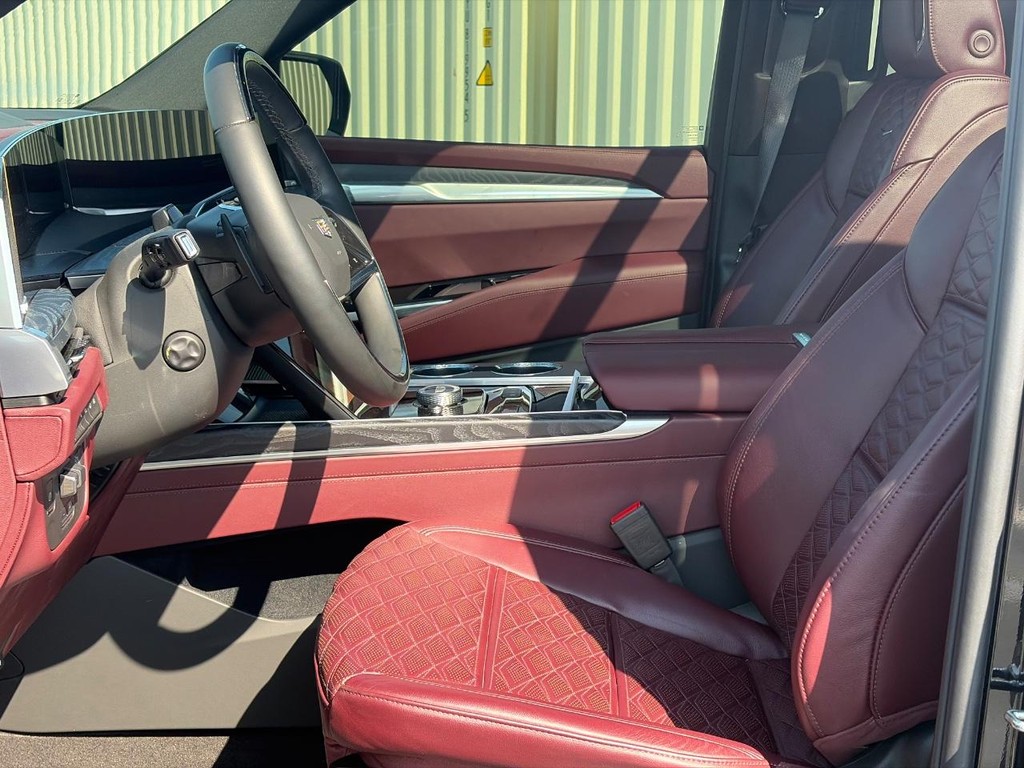 Cadillac Escalade Vehicle Full-screen Gallery Image 04