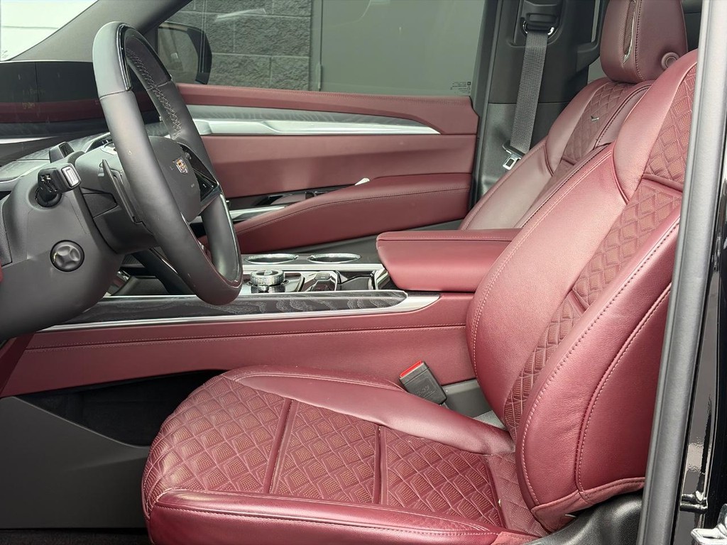 Cadillac Escalade Vehicle Full-screen Gallery Image 20