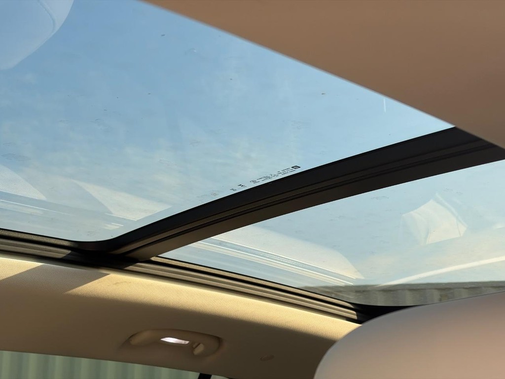 Buick Envision Vehicle Full-screen Gallery Image 03