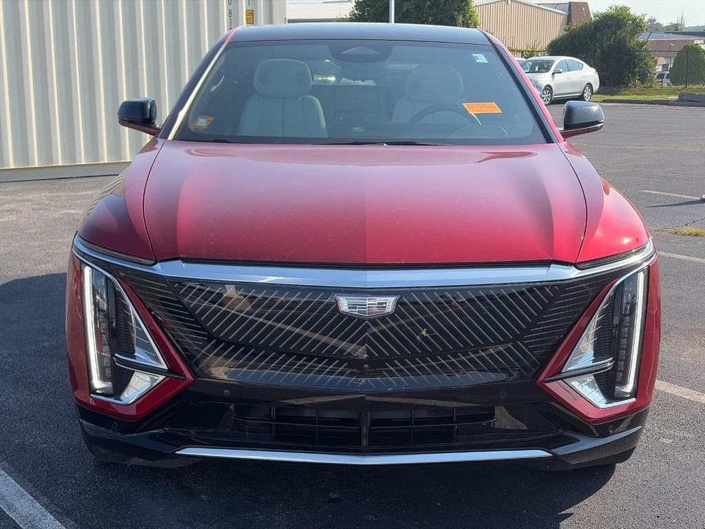 Cadillac LYRIQ Vehicle Full-screen Gallery Image 02