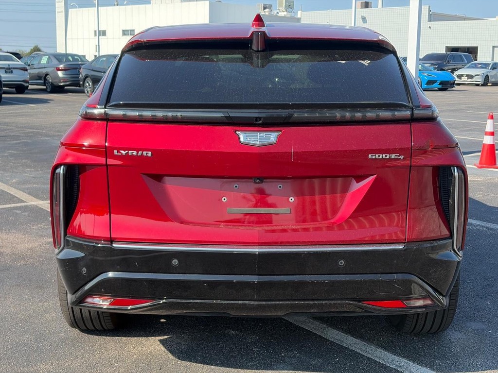 Cadillac LYRIQ Vehicle Full-screen Gallery Image 03