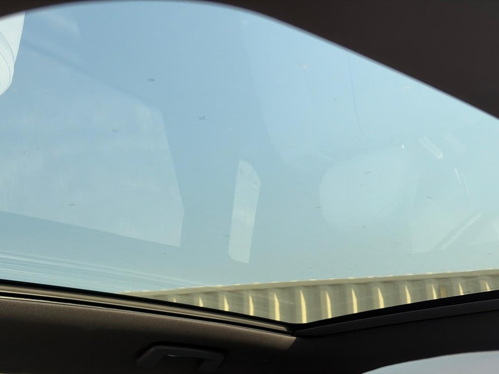 Cadillac LYRIQ Vehicle Full-screen Gallery Image 05