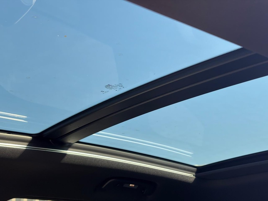 BMW X1 Vehicle Full-screen Gallery Image 05