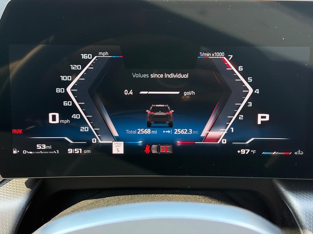 BMW X1 Vehicle Full-screen Gallery Image 06