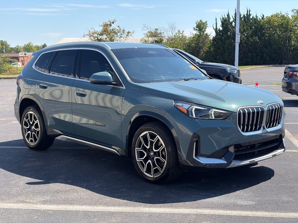 BMW X1 Vehicle Full-screen Gallery Image 04