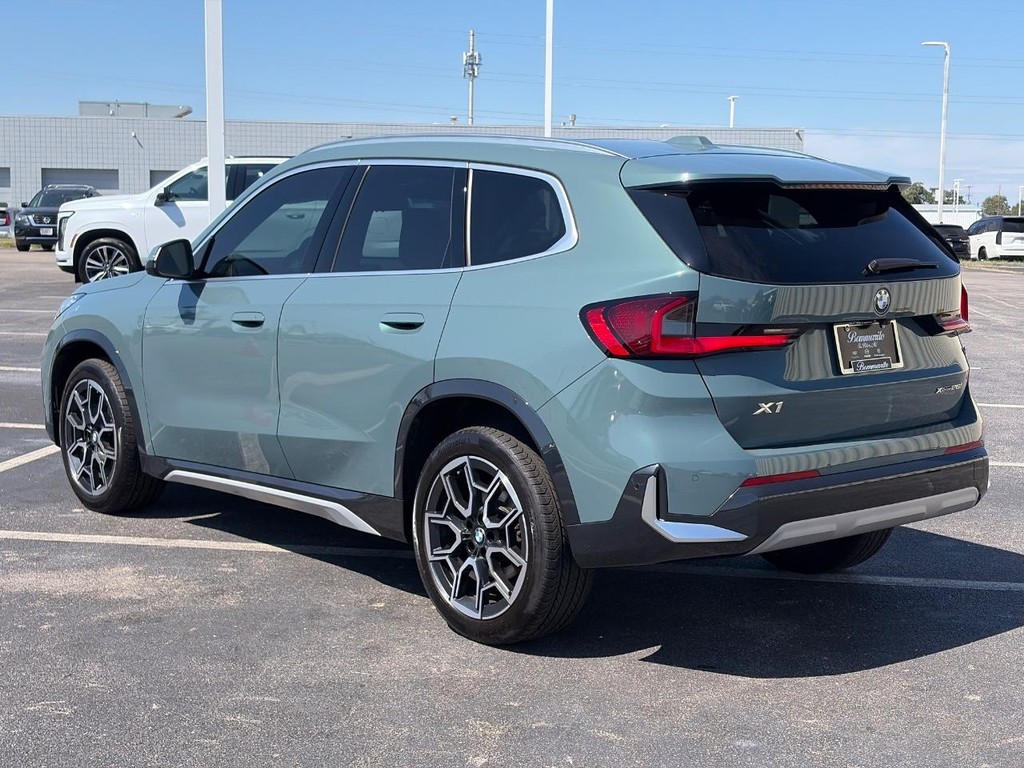 BMW X1 Vehicle Full-screen Gallery Image 09