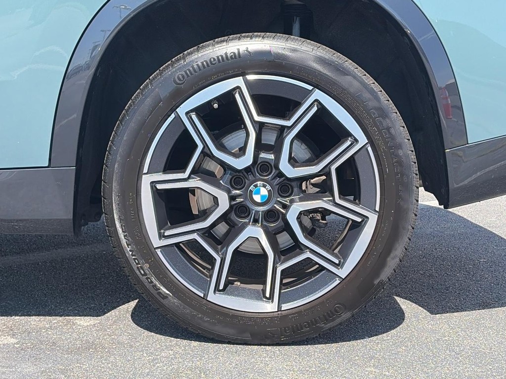BMW X1 Vehicle Full-screen Gallery Image 10