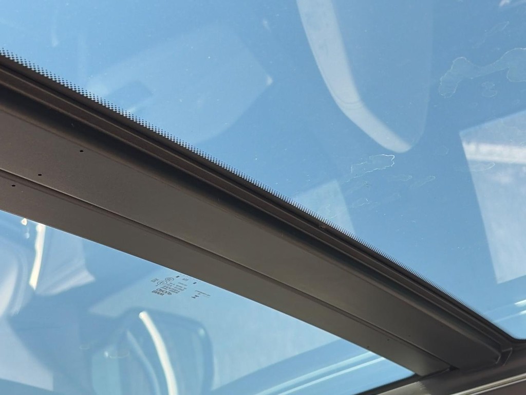 BMW X1 Vehicle Full-screen Gallery Image 13