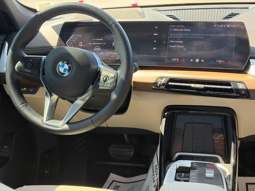 BMW X1 Vehicle Full-screen Gallery Image 14