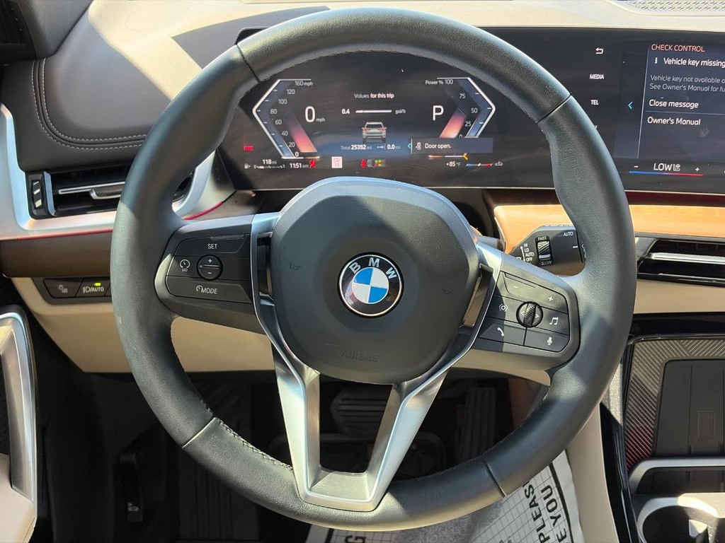 BMW X1 Vehicle Full-screen Gallery Image 15
