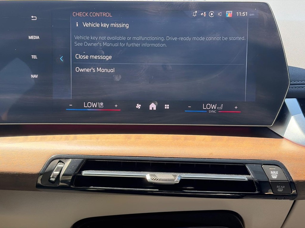 BMW X1 Vehicle Full-screen Gallery Image 16