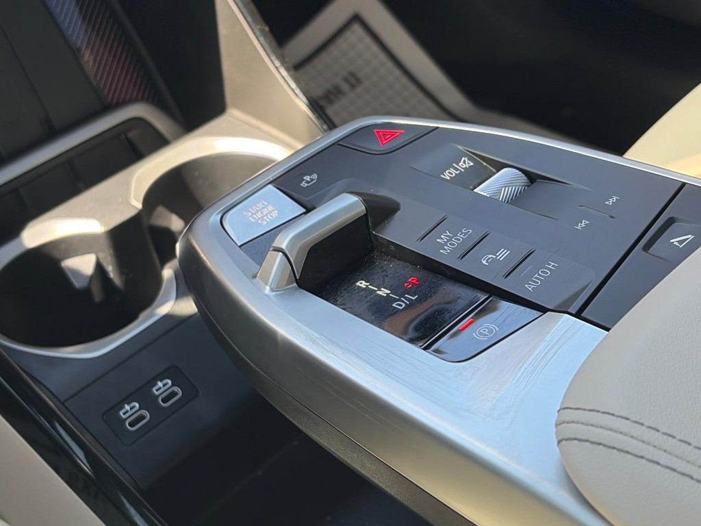 BMW X1 Vehicle Full-screen Gallery Image 17