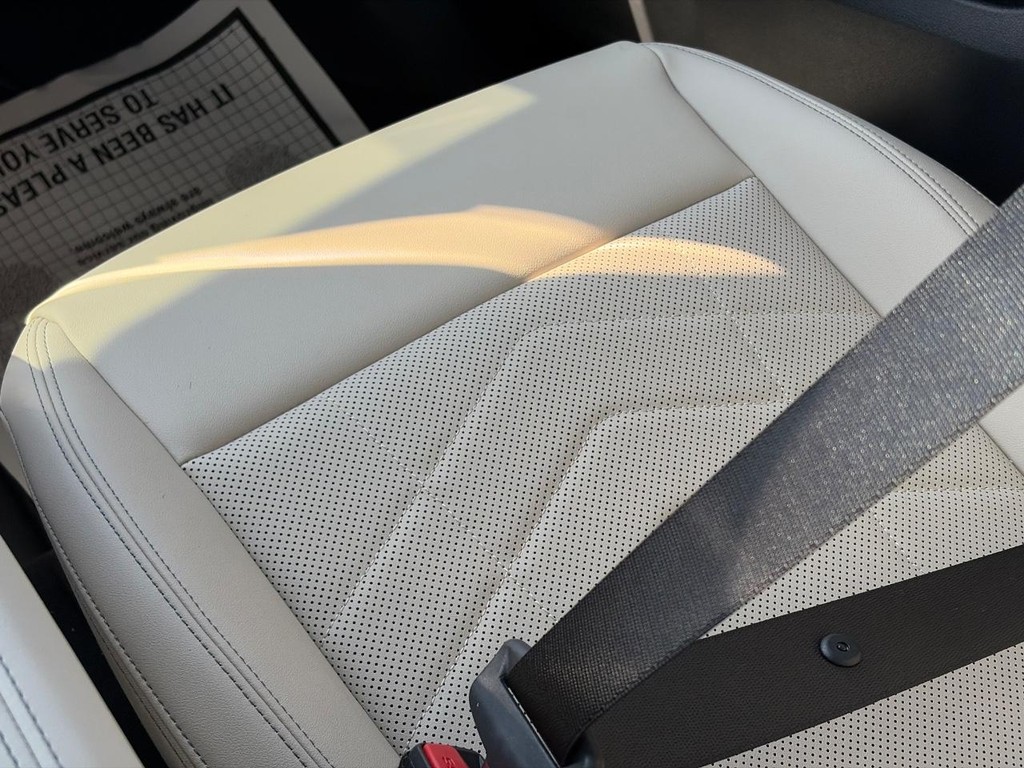 BMW X1 Vehicle Full-screen Gallery Image 18