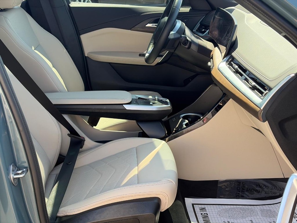 BMW X1 Vehicle Full-screen Gallery Image 19
