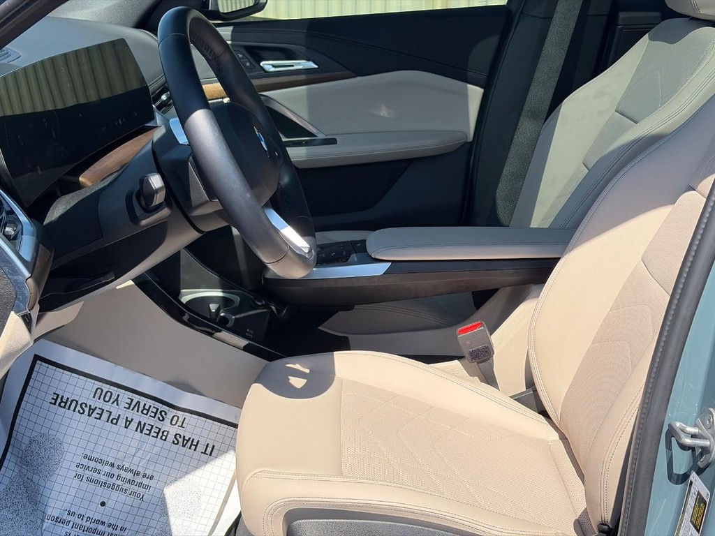 BMW X1 Vehicle Full-screen Gallery Image 20