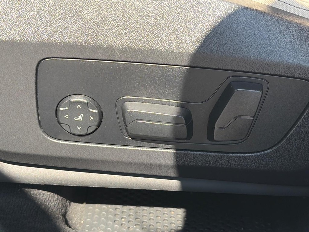 BMW X1 Vehicle Full-screen Gallery Image 21